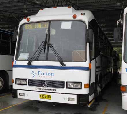 Mercedes OHL1622 Custom 300 Picton